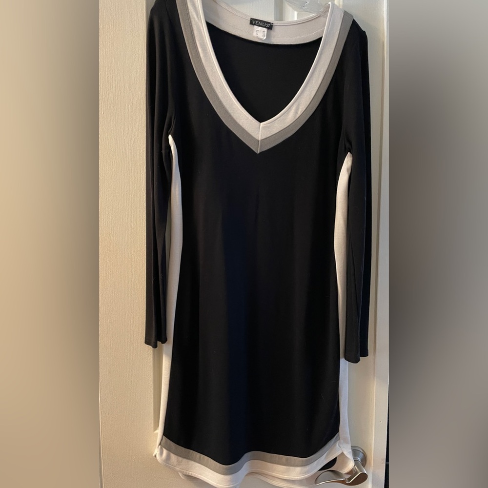 EUC VENUS sporty v-neck black dress